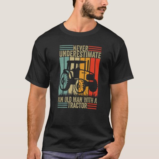 トラクターを持つ老人を決して過小評価しない Tシャツ (正面)