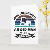 トラクターを持つ面白いおじいちゃん農場ユーモアギフト カード (黄色い花)