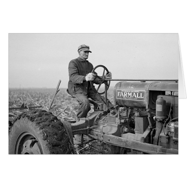 トラクターを運転する農家 1937年 (正面横)
