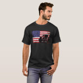 トラクターアメリカ国旗の愛国的ヴィンテージ農業 Tシャツ (正面フル)