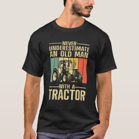 トラクター付きの老人を決して過小評価しない Tシャツ (正面)