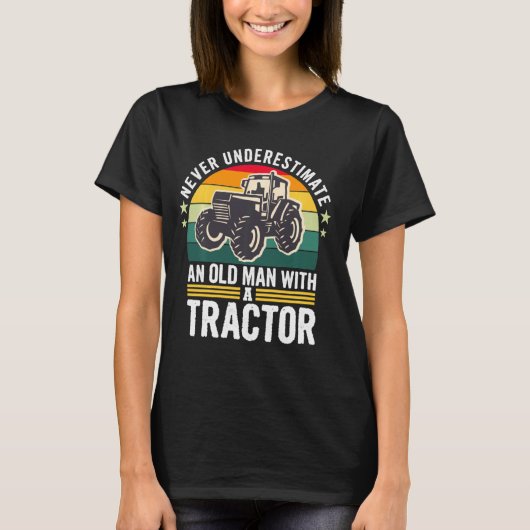 トラクター付きの老人を決して過小評価しない Tシャツ (正面)