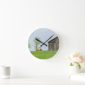 トラクター付き納屋シーン ラウンド壁時計 (ホーム)
