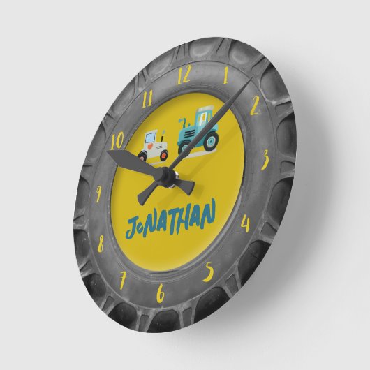 トラクター好きの男の子の名前入りの保育園用壁掛け時計 ラウンド壁時計 (傾斜)