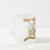 トラクター私の車輪のTシャツおよびギフト フロストグラスマグカップ (正面左)