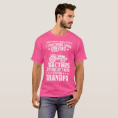 トラクター運転よりおじいちゃんであることが好き Tシャツ (正面フル)