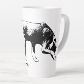 トラッキングモード – 鼻から地面 カフェラテマグ (右アングル)