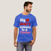 トラックおもしろいカーの妻デザインハート夫ユーモア Tシャツ (正面フル)