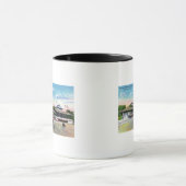 トラックで朝のトレーニングを得る馬 マグカップ (中央)