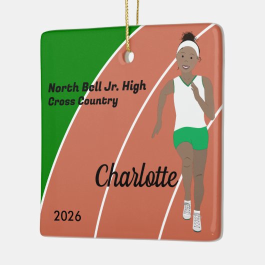 トラックとフィールドガールの黒髪の緑と白 セラミックオーナメント (左)