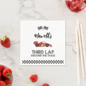 トラックのまわりにレースカー誕生日 スタンダードカクテルナプキン (インサイチュ)