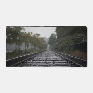 トラックの下へ デスクマット