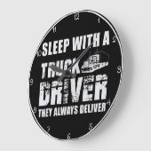 トラックの運転手と一緒に寝る ラージ壁時計 (傾斜)