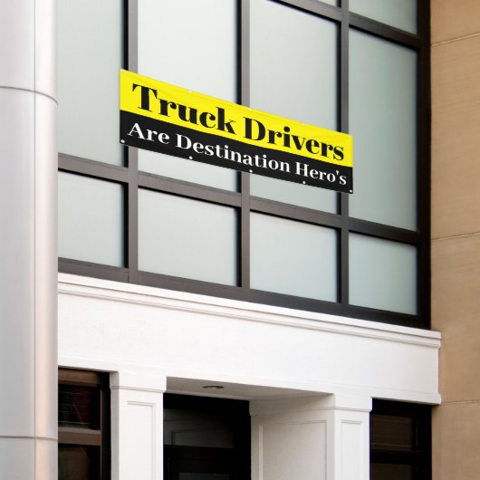 トラックの運転手は目的地のheros 横断幕 (ビルの外側)