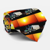 トラックを強く引いている西部のロデオの家畜の牛 ネクタイ (ロール)