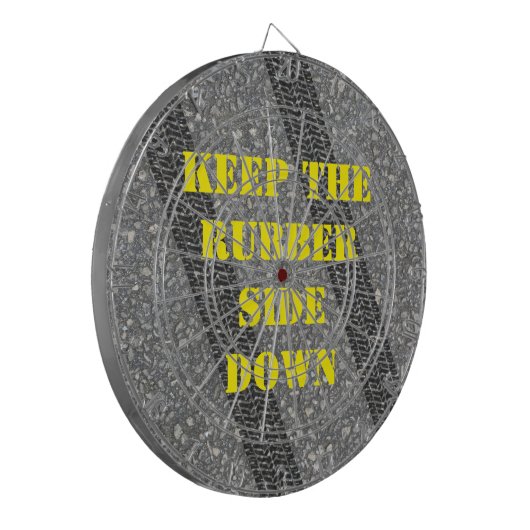 トラックを疲れさせるためにゴム製側面を固定して下さい ダーツボード (正面左)