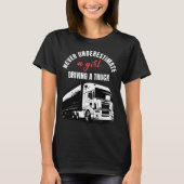 トラックを運転する少女を決して過小評価しない Tシャツ (正面)