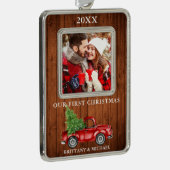 トラックウッド私たちの初めてのクリスマスカップルの写真 シルバープレートフレームオーナメント (右)