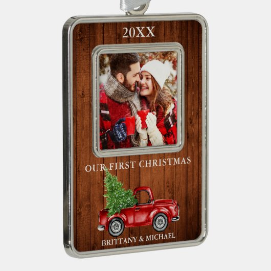トラックウッド私たちの初めてのクリスマスカップルの写真 シルバープレートフレームオーナメント (右)