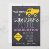 トラック交差Chalkboardプリスクール卒業 招待状 (正面)