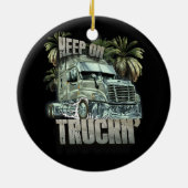 トラック保カーのトラックをトラックでトラックするトラックのトラック セラミックオーナメント (裏面)