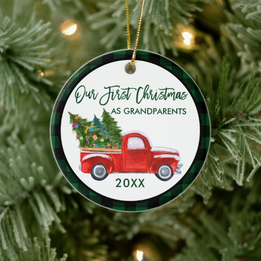 トラック初めてのクリスマスを祖父母としてグリーンプレイド セラミックオーナメント (ツリー)