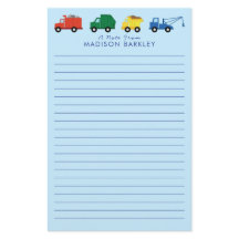 トラック建築車の少年のかわいい子ども