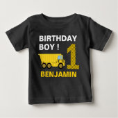 トラック建設1歳誕生日パーティー ベビーTシャツ (正面)