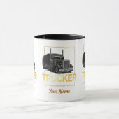 トラック生まれのレトロドライバのヴィンテージになるトラック車 マグカップ (中央)