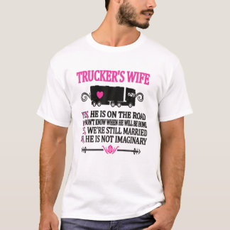 トラック誇りを持ったカーの妻トラックのおもしろい運転手の妻 Tシャツ