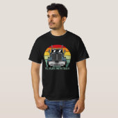 トラック遊の運転手がまだ付いている Tシャツ (正面フル)