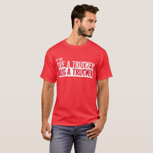 トラック運転手が見える、トラック運転手のTシャツを抱き締める Tシャツ
