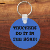 トラック運転手が道路でやる！ キーホルダー (正面)