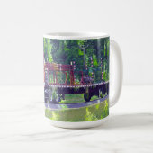 トラック運転手の大きい装備のドライブインの飲むマグ コーヒーマグカップ (正面右)