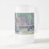 トラック運転手の大きい装備のドライブインの飲むマグ フロストグラスビールジョッキ (正面右)