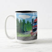 トラック運転手の大きい装備の赤いトラックのコーヒー・マグ ツートーンマグカップ (左)