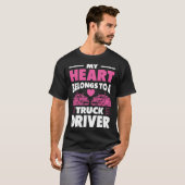 トラック運転手の妻の私のハートはトラック運転手に属している Tシャツ (正面フル)