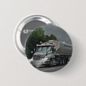 トラック運転手及び子供のための灰色の牛供給の水槽のトラック 缶バッジ (正面&裏面)