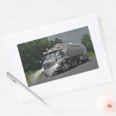 トラック運転手及び子供のための灰色の牛供給の水槽のトラック 長方形シール (封筒)