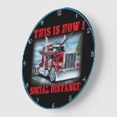 トラック運転手:これが私の社会的な距離である ラージ壁時計 (傾斜)