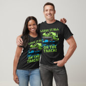 トラック離れの解体ダービーカーレット上のすべて Tシャツ (ユニセックス)
