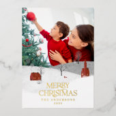 トラディショナルな写真がおしゃれな、素朴な冬の雪のシーン。モダンで洗練されたインテリアに合う、クリス 箔シーズンカード (正面)