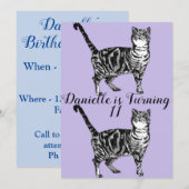 トラビー猫の紫色のアート 女の子の誕生日招待状 招待状 (正面/裏面)