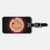 トラピスト–1で赤色矮星を通過する惑星 ラゲッジタグ (正面横)