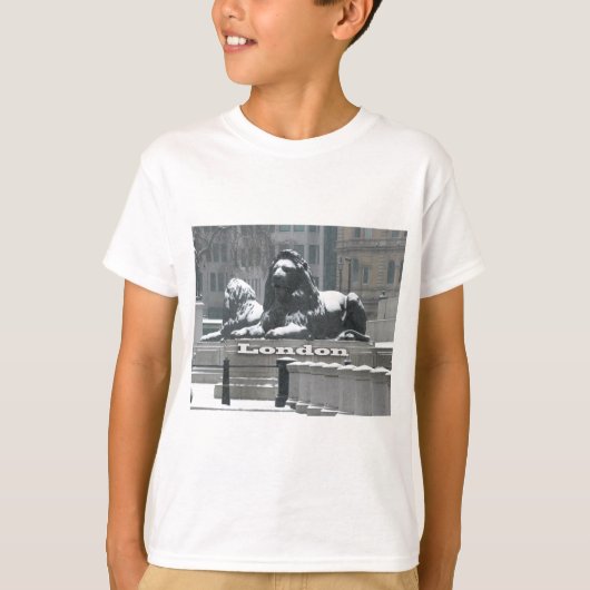 トラファルガースクエアロンドン – 雪 Tシャツ (正面)