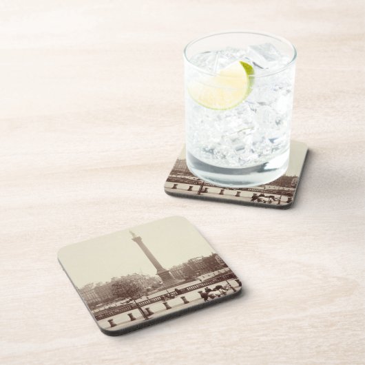 トラファルガー広場、ロンドン(セピア色の写真) コースター (右側)