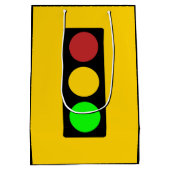 トラフィックのライト前方の注意の道路標識 ミディアムペーパーバッグ (裏面)