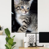 「トラブルのヒゲ – いたずら好きな虎猫子猫 ポスター (ホームオフィス)