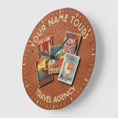 トラベルツアーエージェンシーヴィンテージはがき名前をカスタムする ラージ壁時計 (傾斜)