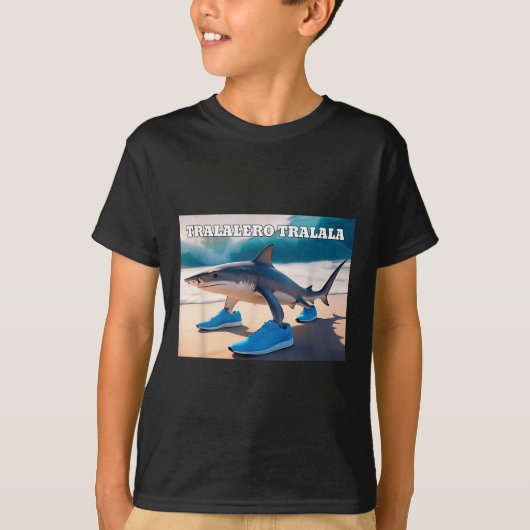 トラレロトララシャークおもしろいミーム Tシャツ (正面)